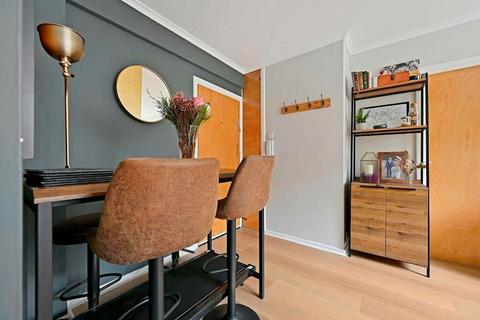 1 bedroom flat for sale, Upper Richmond Road, London SW15