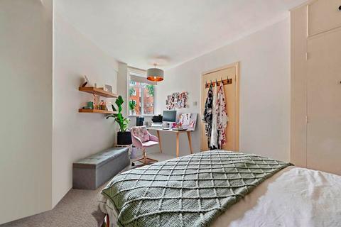 1 bedroom flat for sale, Upper Richmond Road, London SW15