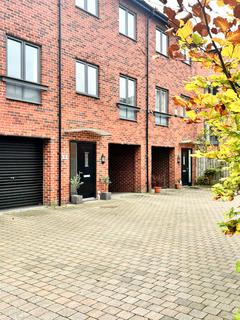 3 bedroom terraced house for sale, Leeds LS10