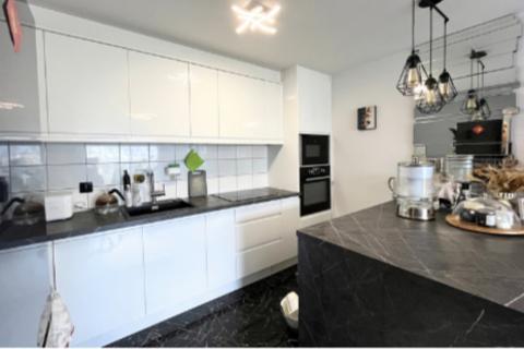 2 bedroom flat for sale, Heritage Avenue, London NW9