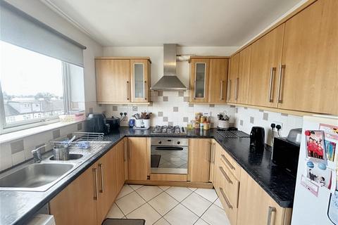 2 bedroom flat to rent, Eastern Avenue, Ilford