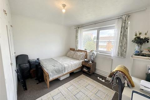 2 bedroom flat to rent, Eastern Avenue, Ilford