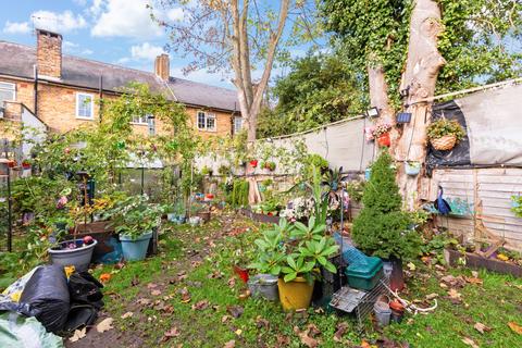 3 bedroom terraced house for sale, Blanchland Road, Surrey SM4