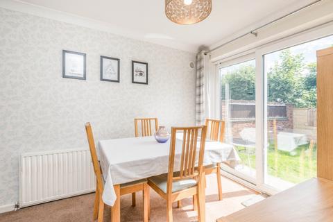 3 bedroom detached house to rent, Parkways Avenue, Leeds LS26