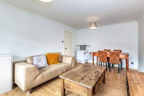2 bedroom flat to rent, Greenacre Court, Egham TW20