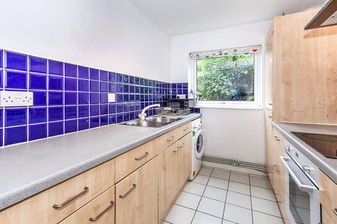 2 bedroom flat to rent, Greenacre Court, Egham TW20