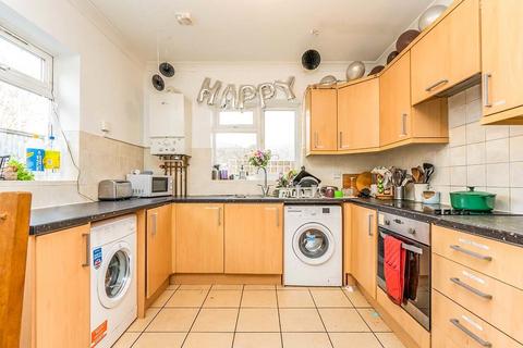 5 bedroom terraced house to rent, Wilton Avenue, Hampshire SO15