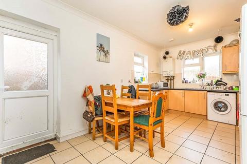 5 bedroom terraced house to rent, Wilton Avenue, Hampshire SO15