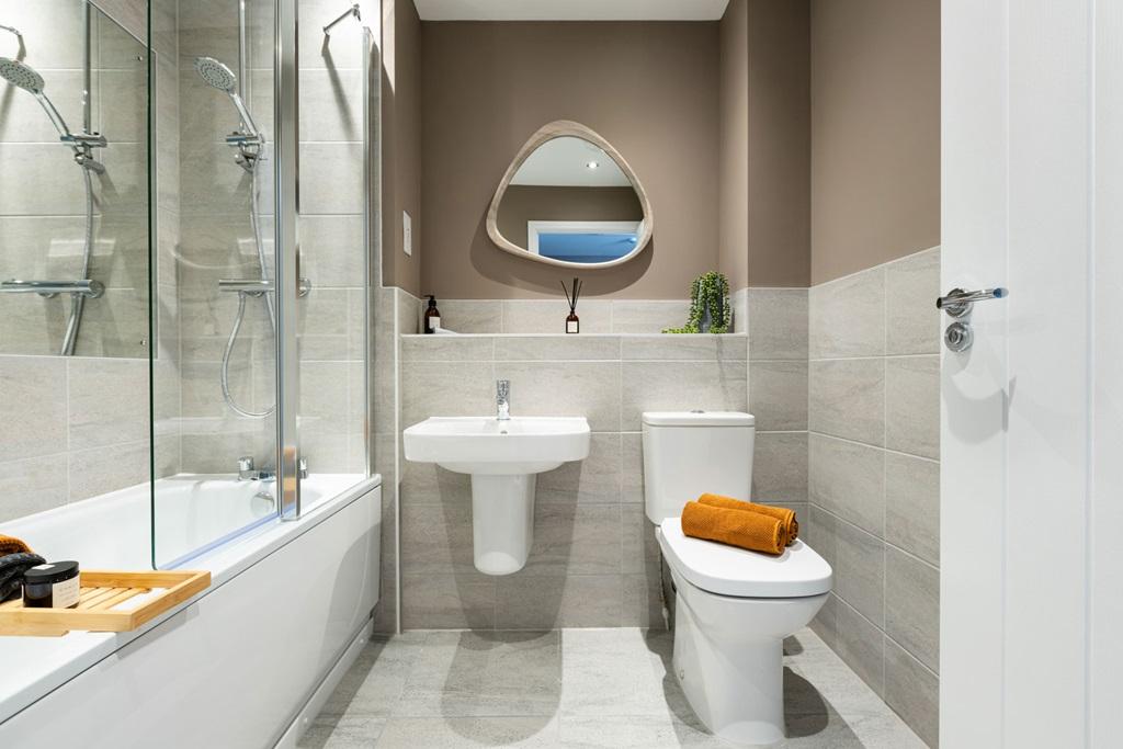 Energy efficient main bathroom