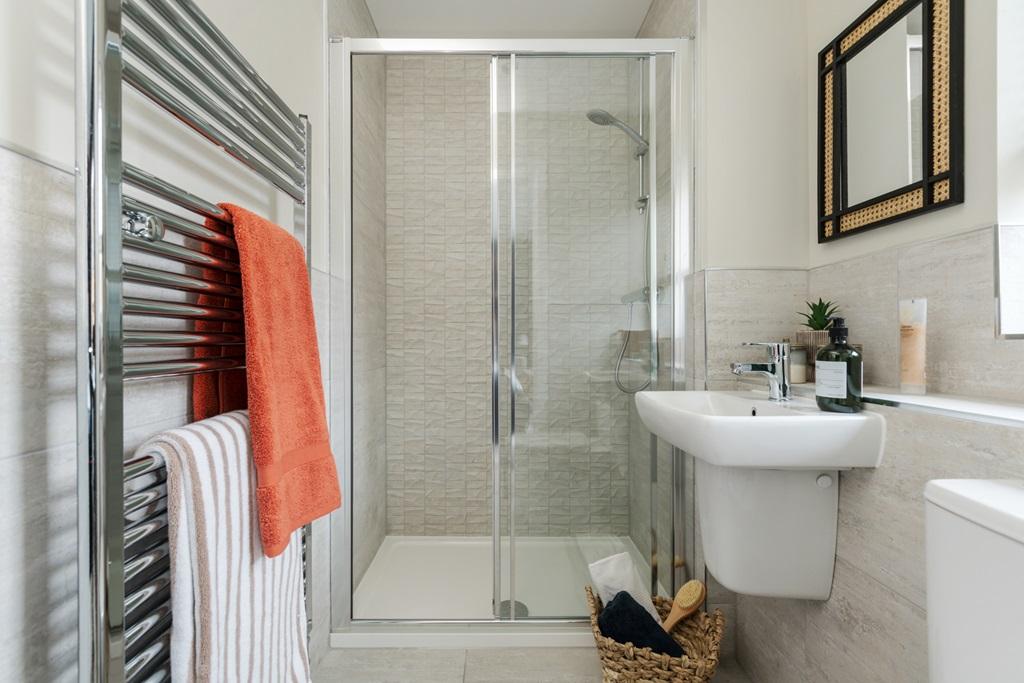 The en-suite features a double shower