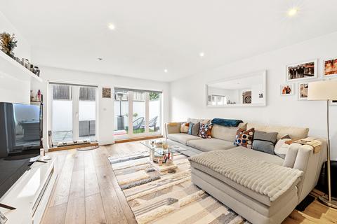 2 bedroom flat to rent, West Hill, SW15