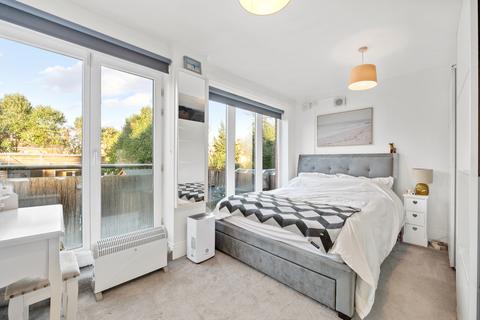 2 bedroom flat to rent, West Hill, SW15