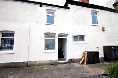 3 bedroom flat to rent, Iddesleigh Road