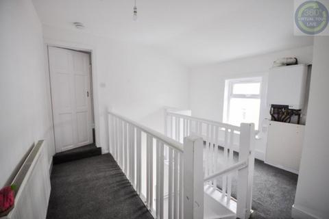 3 bedroom flat to rent, Iddesleigh Road