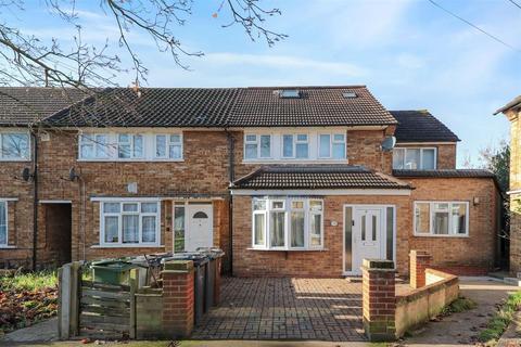 6 bedroom end of terrace house for sale, Woodward Gardens, Dagenham, Essex