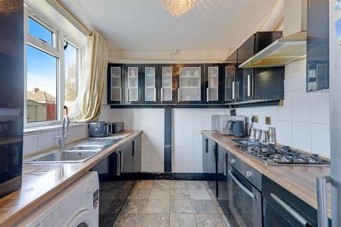 6 bedroom end of terrace house for sale, Woodward Gardens, Dagenham, Essex