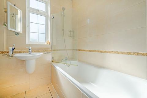 2 bedroom flat for sale, Hendon Way, London NW2