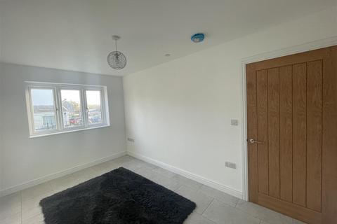 3 bedroom detached house to rent, Heol Y Bryn, Pontyberem SA15