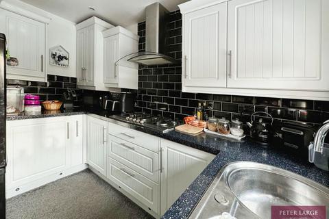 2 bedroom semi-detached house for sale, 5 Llys Cynffig, Kinmel Bay, LL18 5FR