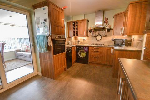 4 bedroom semi-detached house for sale, Redfern Avenue, Waterthorpe, Sheffield, S20