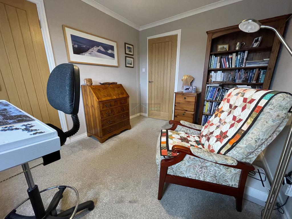 Bedroom4a.JPG