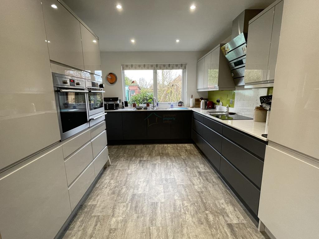 Kitchen a.JPG