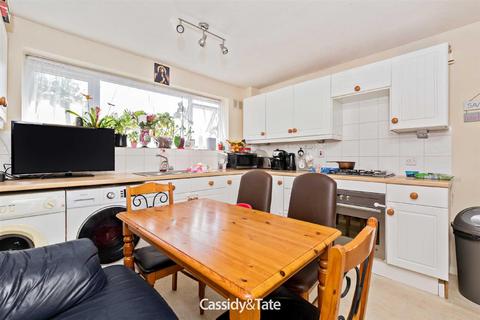 2 bedroom flat for sale, Tennyson Road, Chiswell Green, St Albans