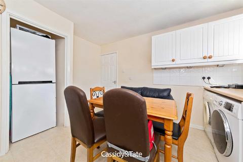 2 bedroom flat for sale, Tennyson Road, Chiswell Green, St Albans