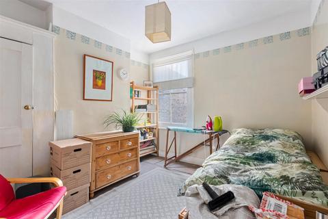 11 Richmond Avenue, London, SW20 8LA