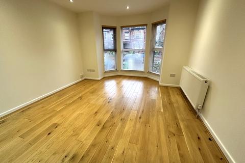 2 bedroom flat to rent, Egerton Road North, Manchester M21