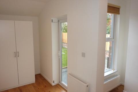 2 bedroom flat to rent, Egerton Road North, Manchester M21