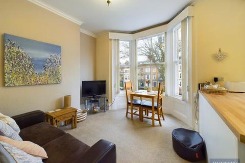 1 bedroom flat for sale, Trafalgar Square, Scarborough