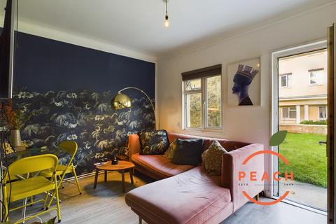 1 bedroom apartment for sale, Pemell Close, London E1