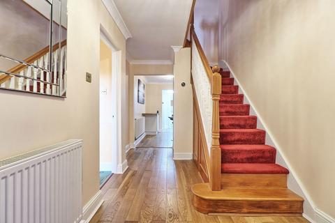 1 Deveron Way, Romford, RM1 4UL