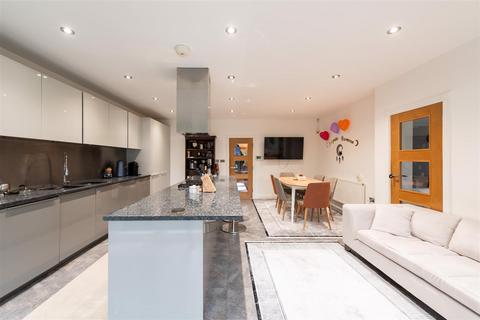 5 bedroom detached house for sale, Cannon Hill, London N14