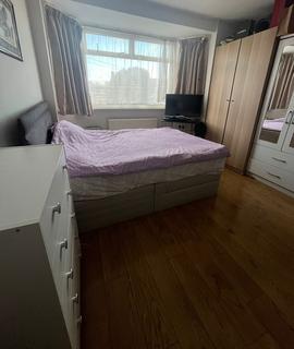 Studio to rent, Heath Road, Hounslow TW3