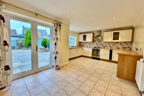 4 bedroom detached house to rent, PRINCESS ROAD, SWANAGE