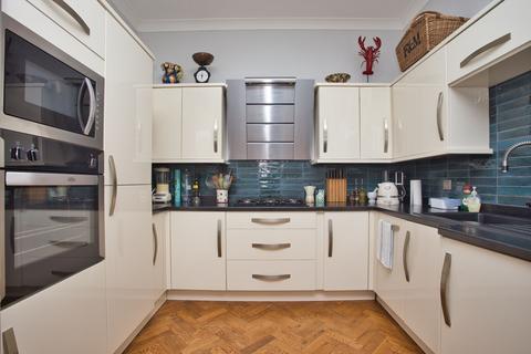 2 bedroom flat for sale, Castle Hill Avenue, Folkestone, CT20