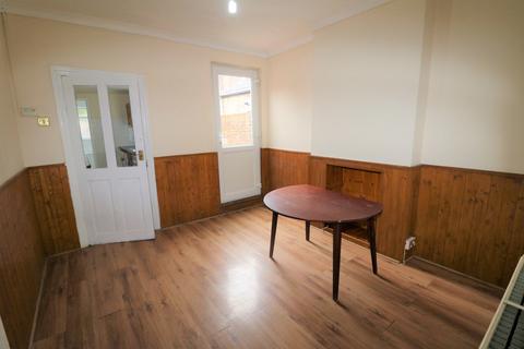 2 bedroom terraced house to rent, St.Peters Road Luton LU1 1PG