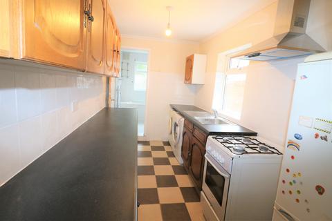 2 bedroom terraced house to rent, St.Peters Road Luton LU1 1PG