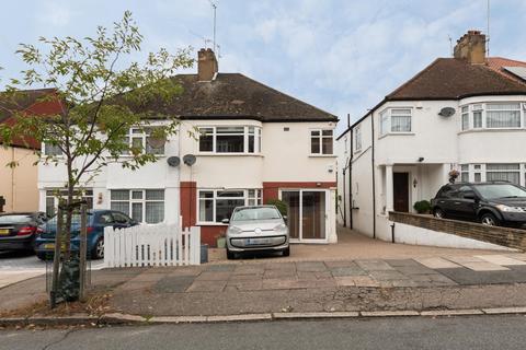 25 The Woodlands, London, N14 5RL
