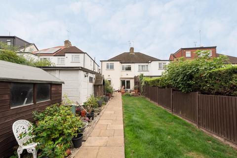 25 The Woodlands, London, N14 5RL
