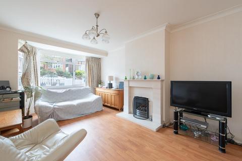 25 The Woodlands, London, N14 5RL