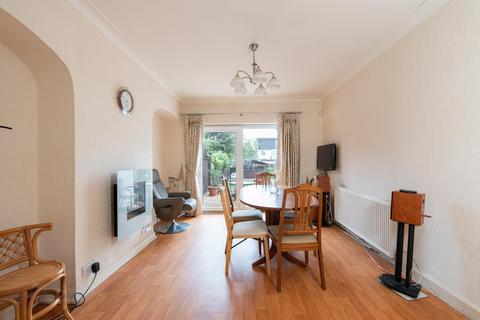 25 The Woodlands, London, N14 5RL