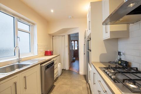 25 The Woodlands, London, N14 5RL
