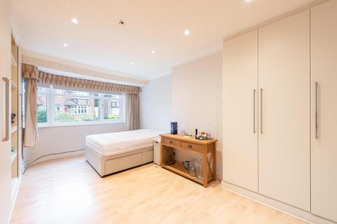 25 The Woodlands, London, N14 5RL
