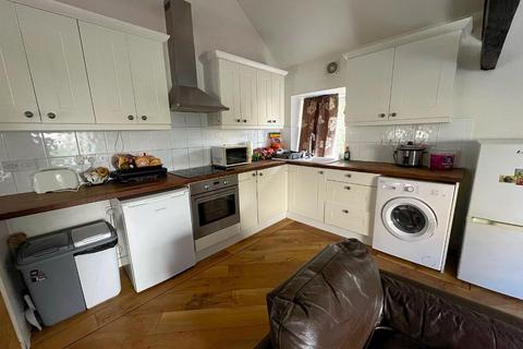 2 bedroom flat to rent, St. Davids Hill, Exeter, EX4 4DA