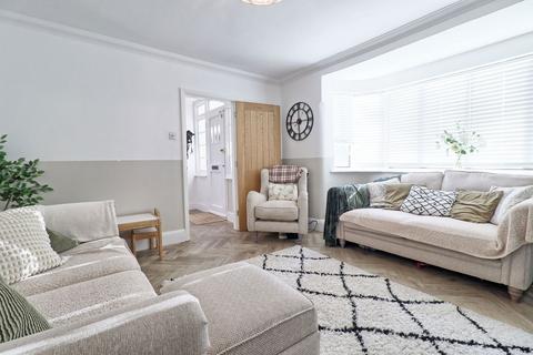 68 Purfleet Road, Aveley, South Ockendon, RM15 4DR
