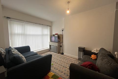 3 bedroom semi-detached house to rent, Alms Hill Road, Manchester, M8 0QA