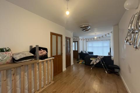 3 bedroom semi-detached house to rent, Alms Hill Road, Manchester, M8 0QA